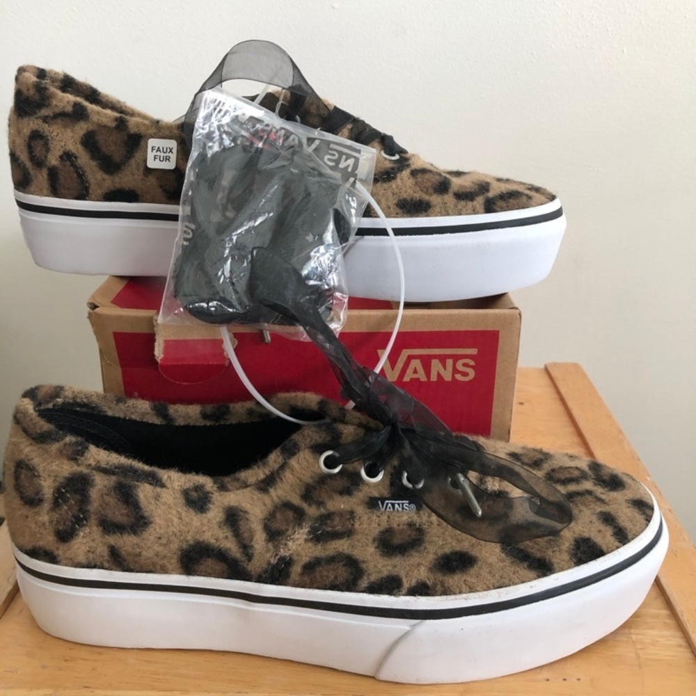 VANS (Fuzzy) Leopard NEW Size 9